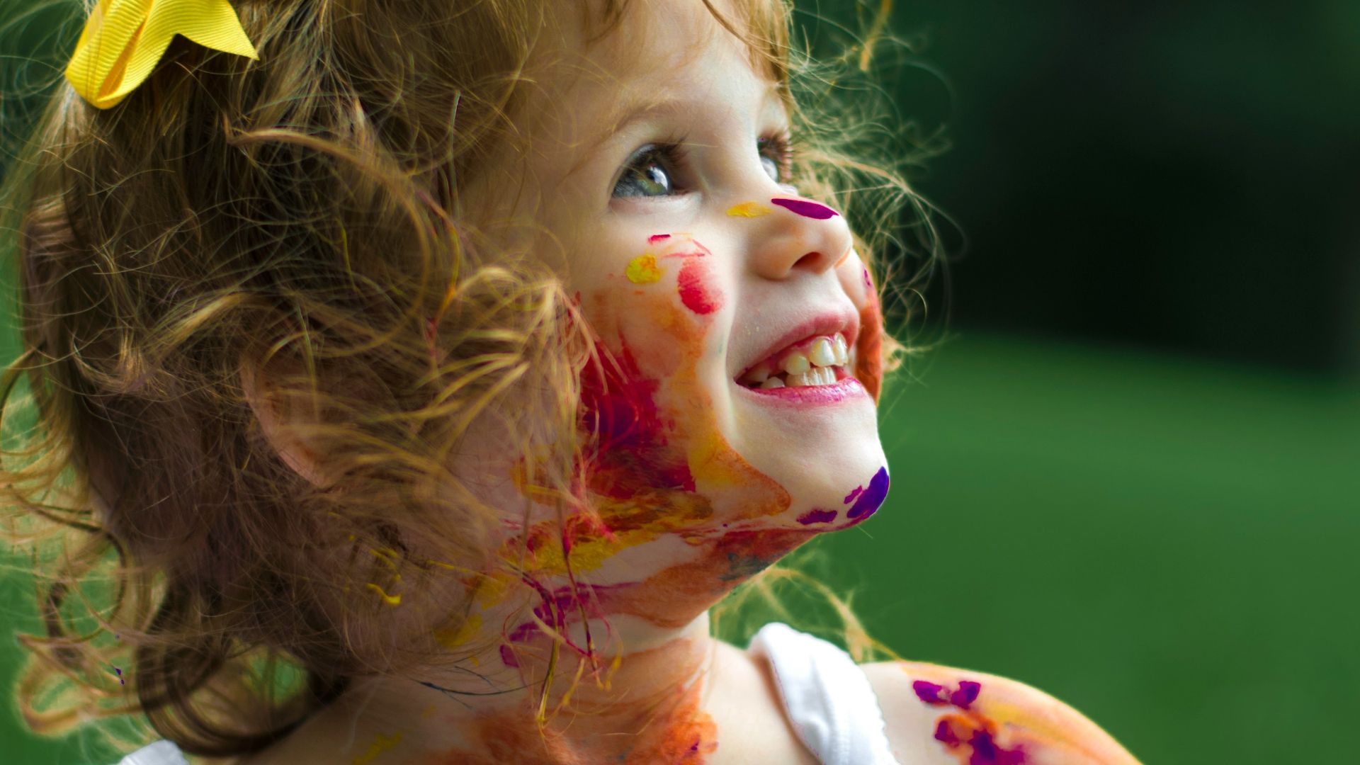 girl with paint of body