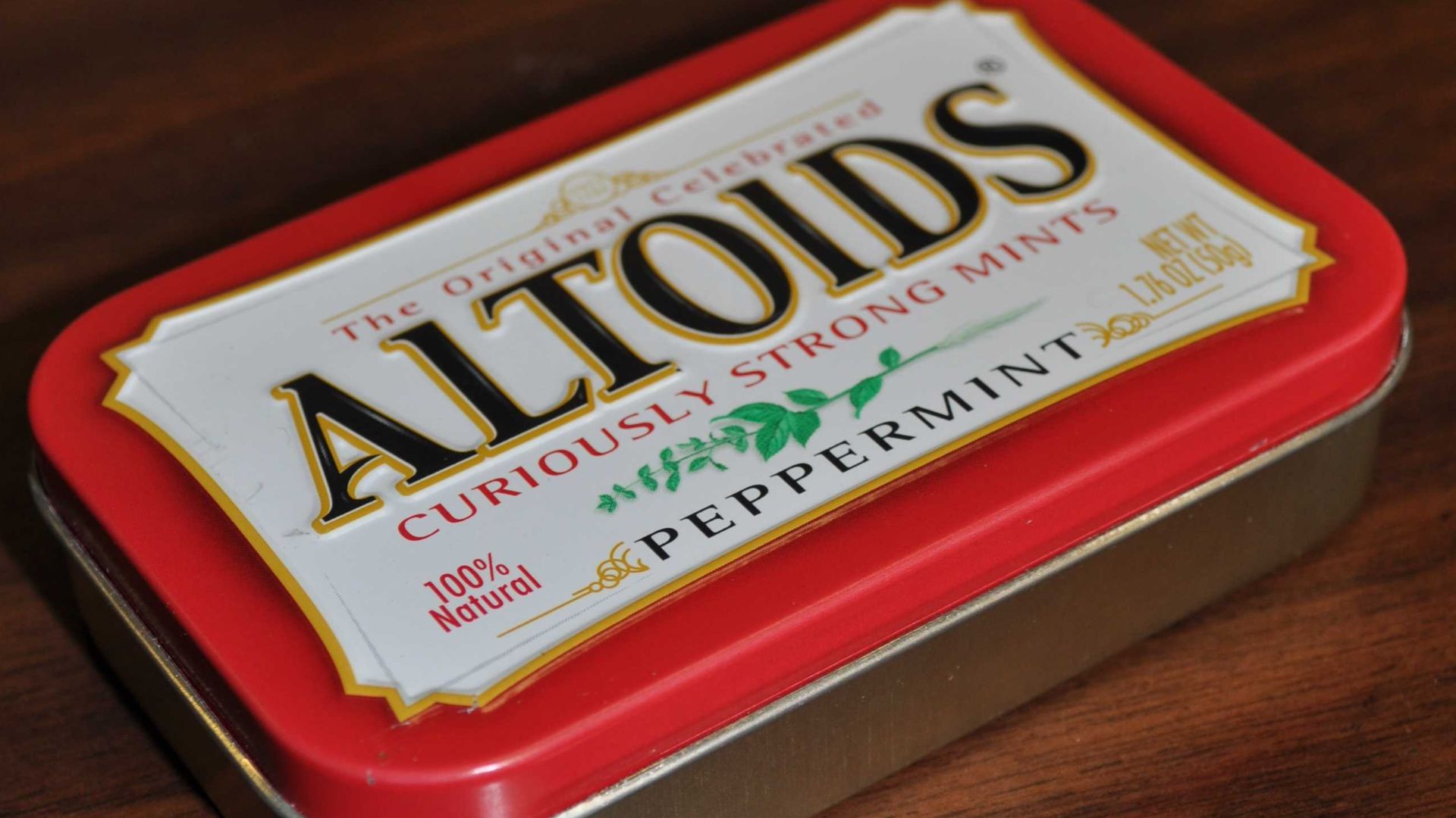 File:Altoid and tin.JPG