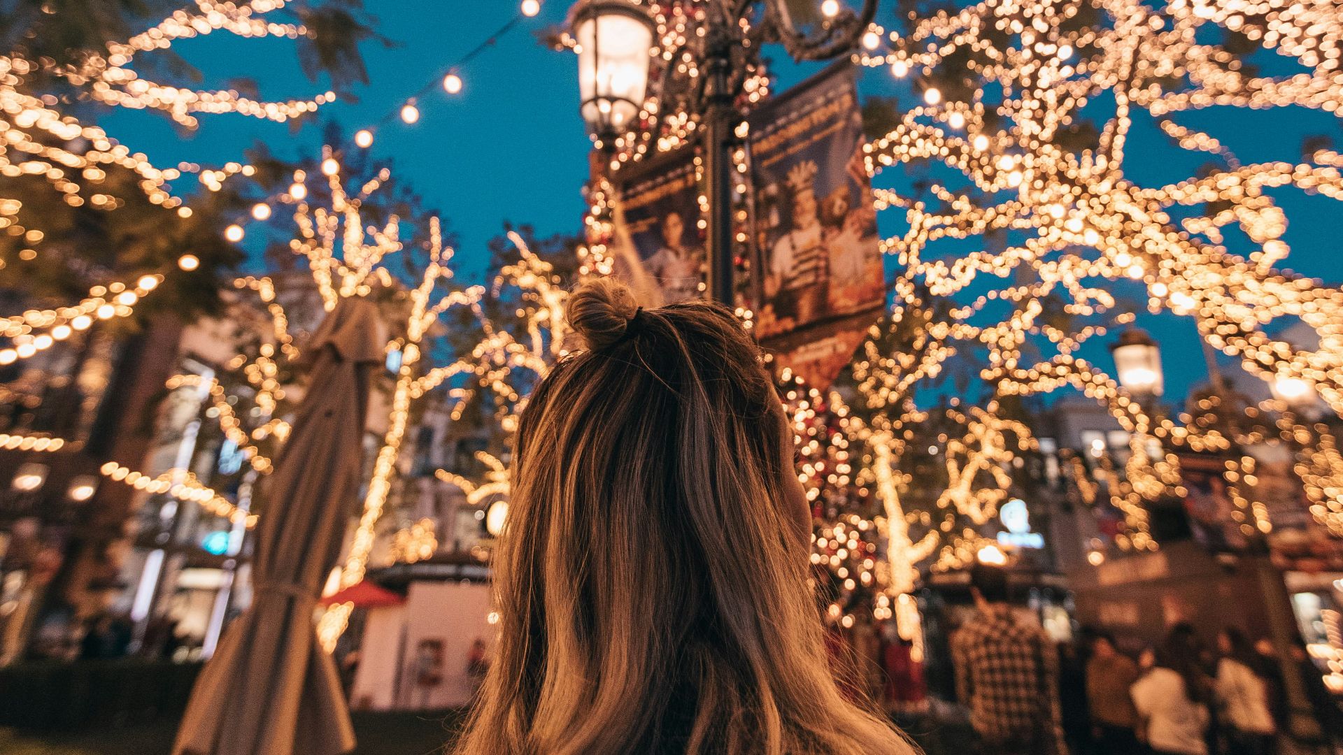 woman seeing string lights