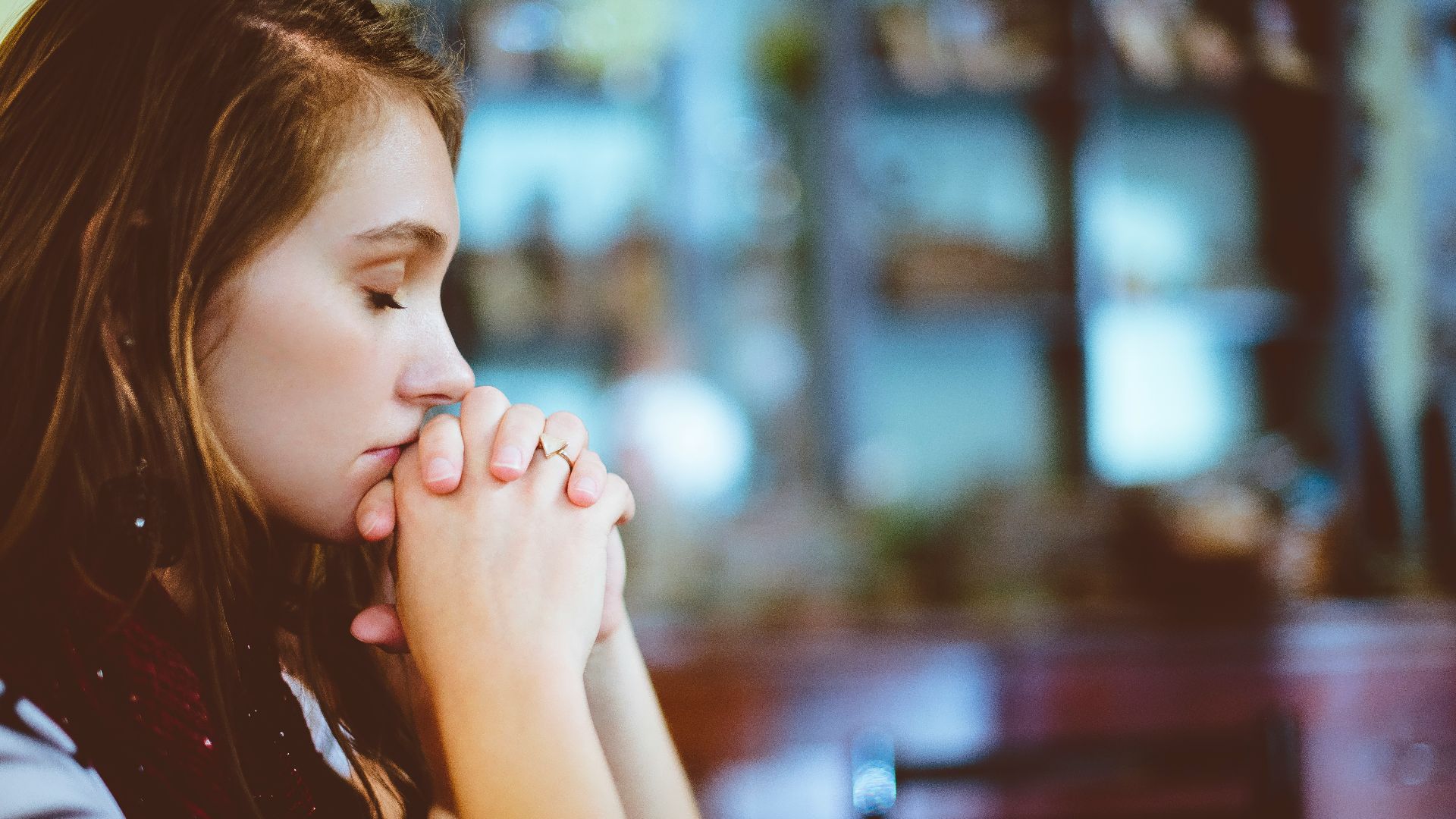 woman praying