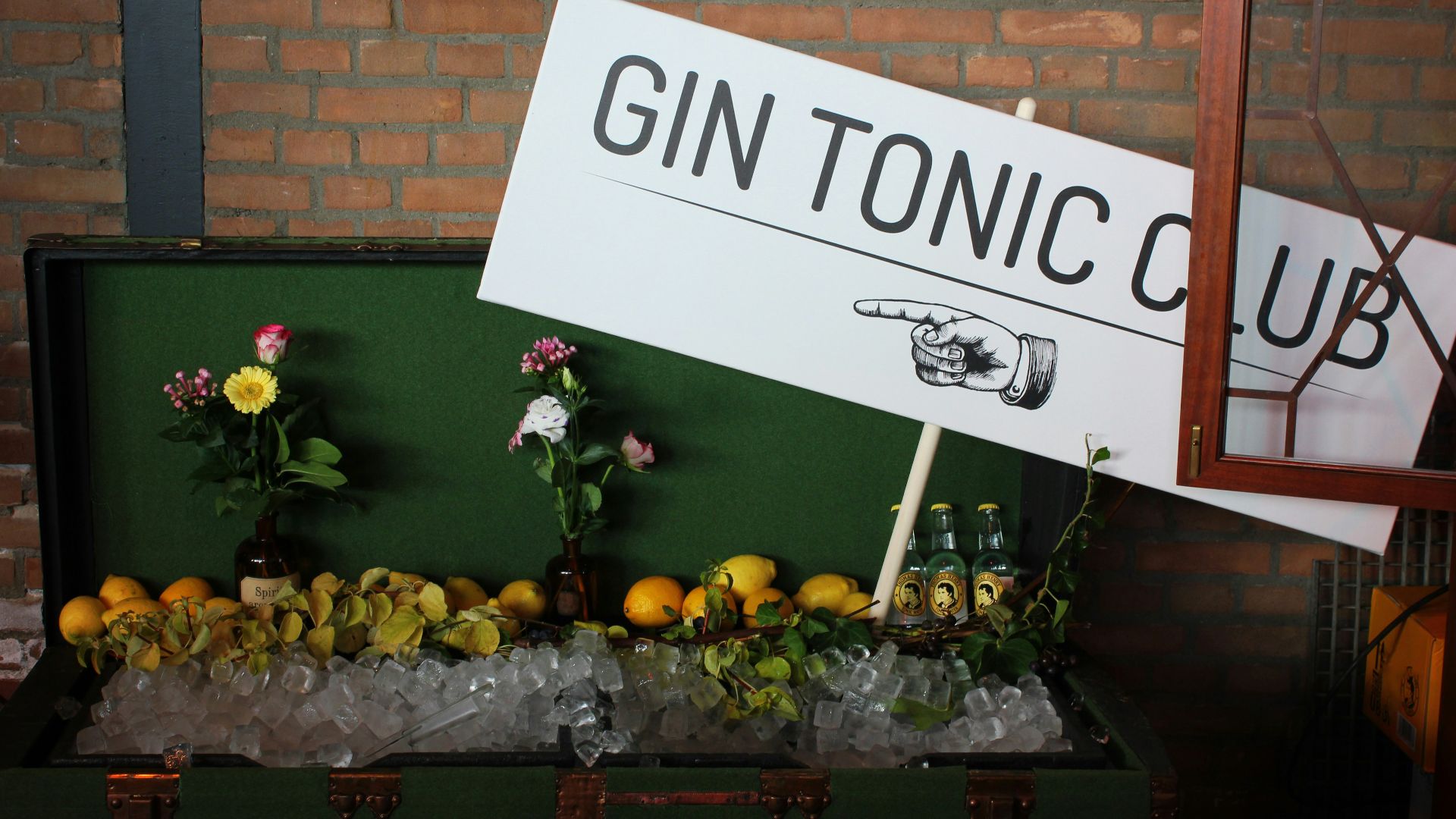 Gin tonic club signboard