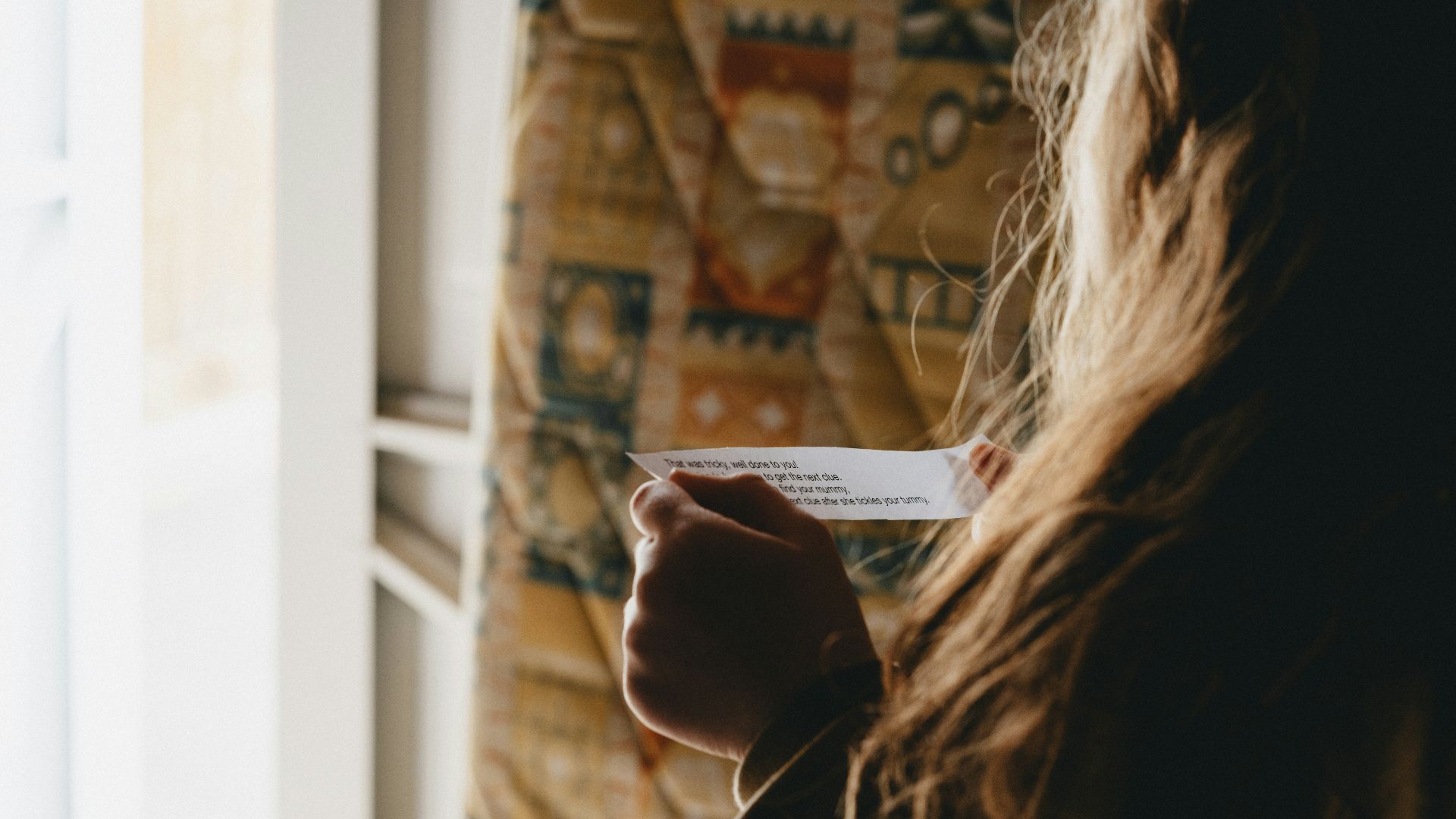 woman in black long sleeve shirt holding brown plastic pack