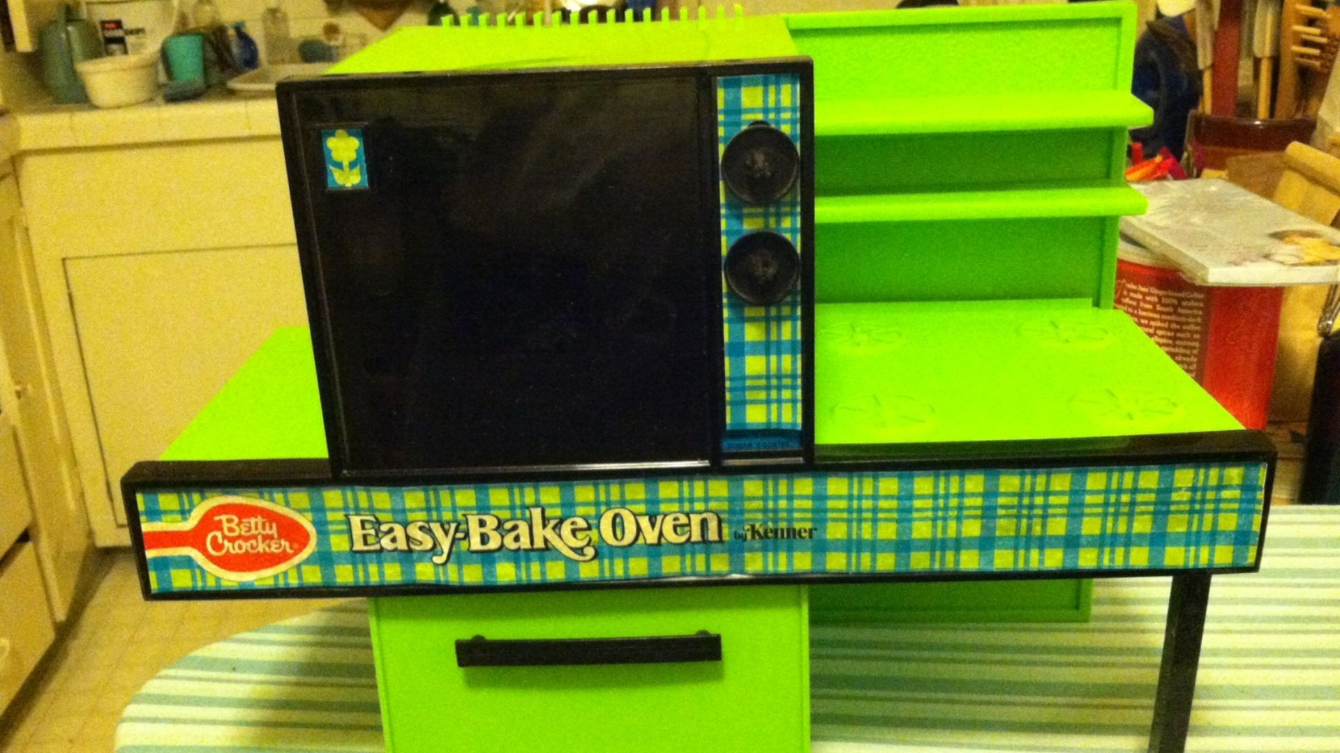 File:1970's easy bake oven 2013-09-17 19-40.jpg