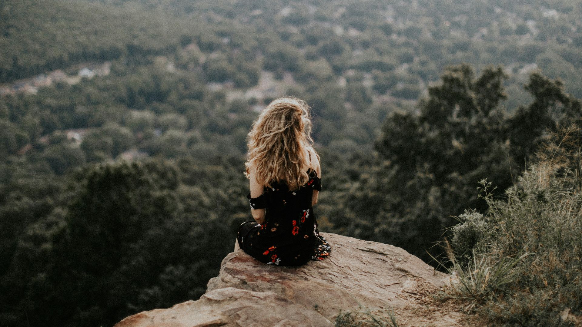 woman siting on cliff