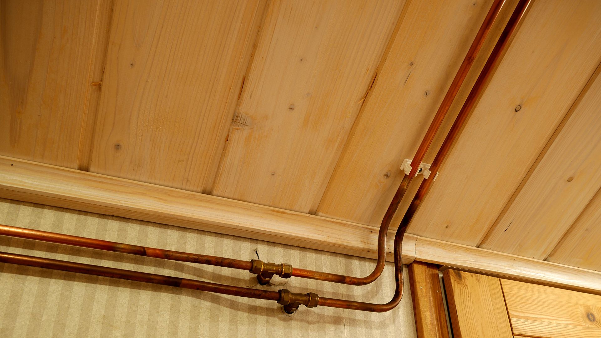File:Copper water pipes.jpg
