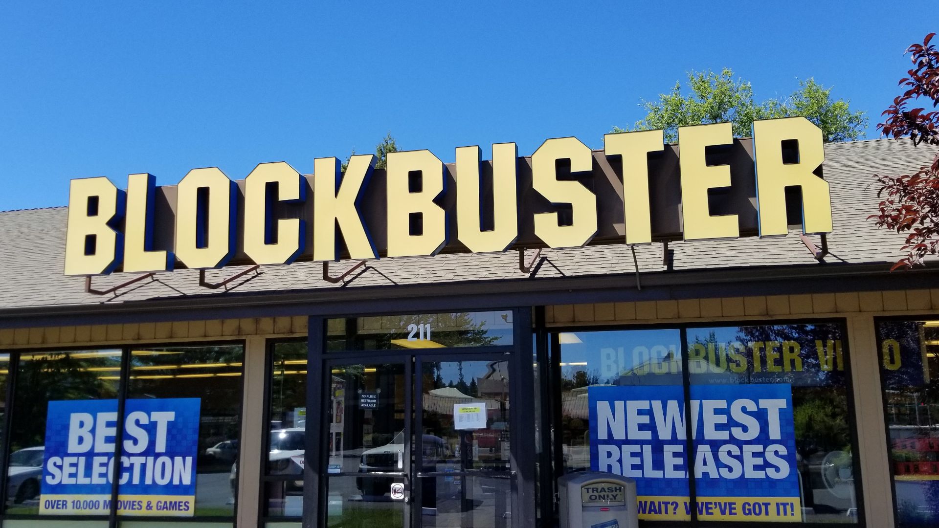File:Exterior of last Blockbuster Video.jpg