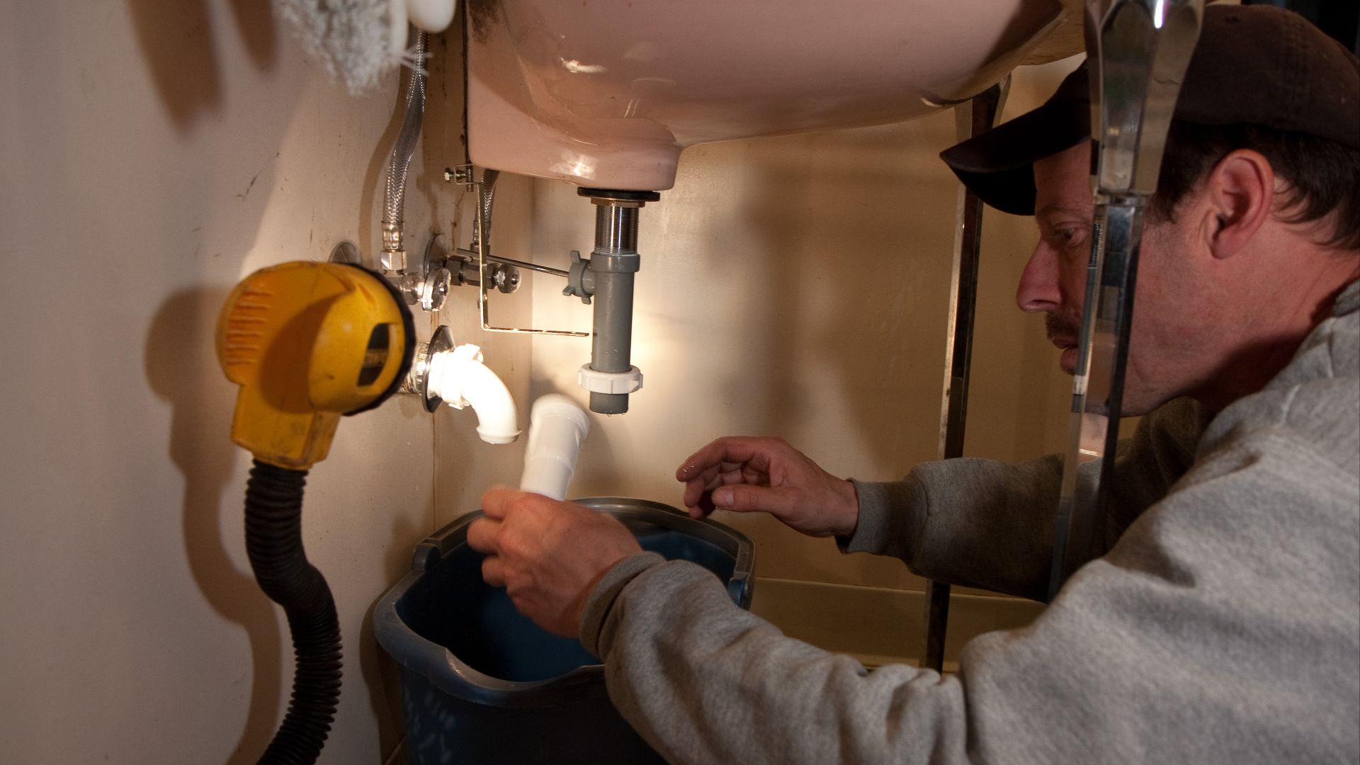 File:Plumber at work 2010 USA.jpg