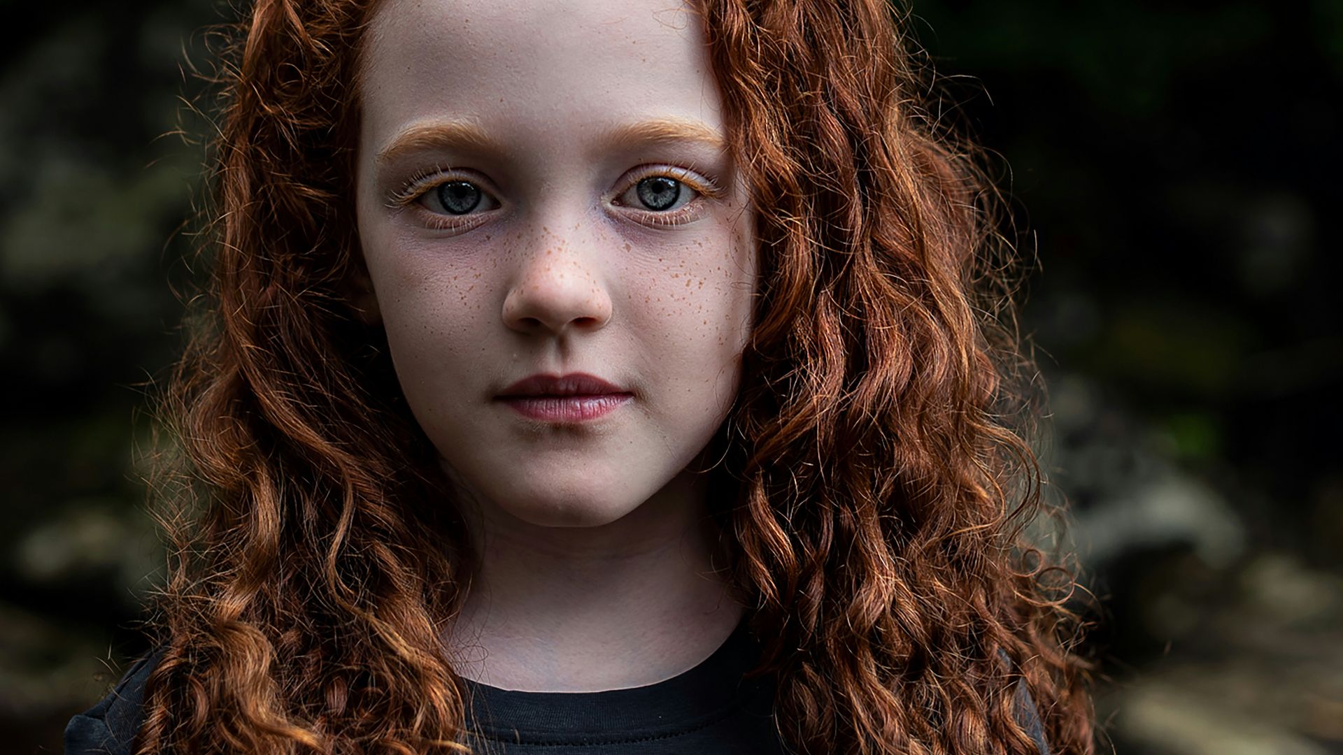 woman in black crew neck shirt