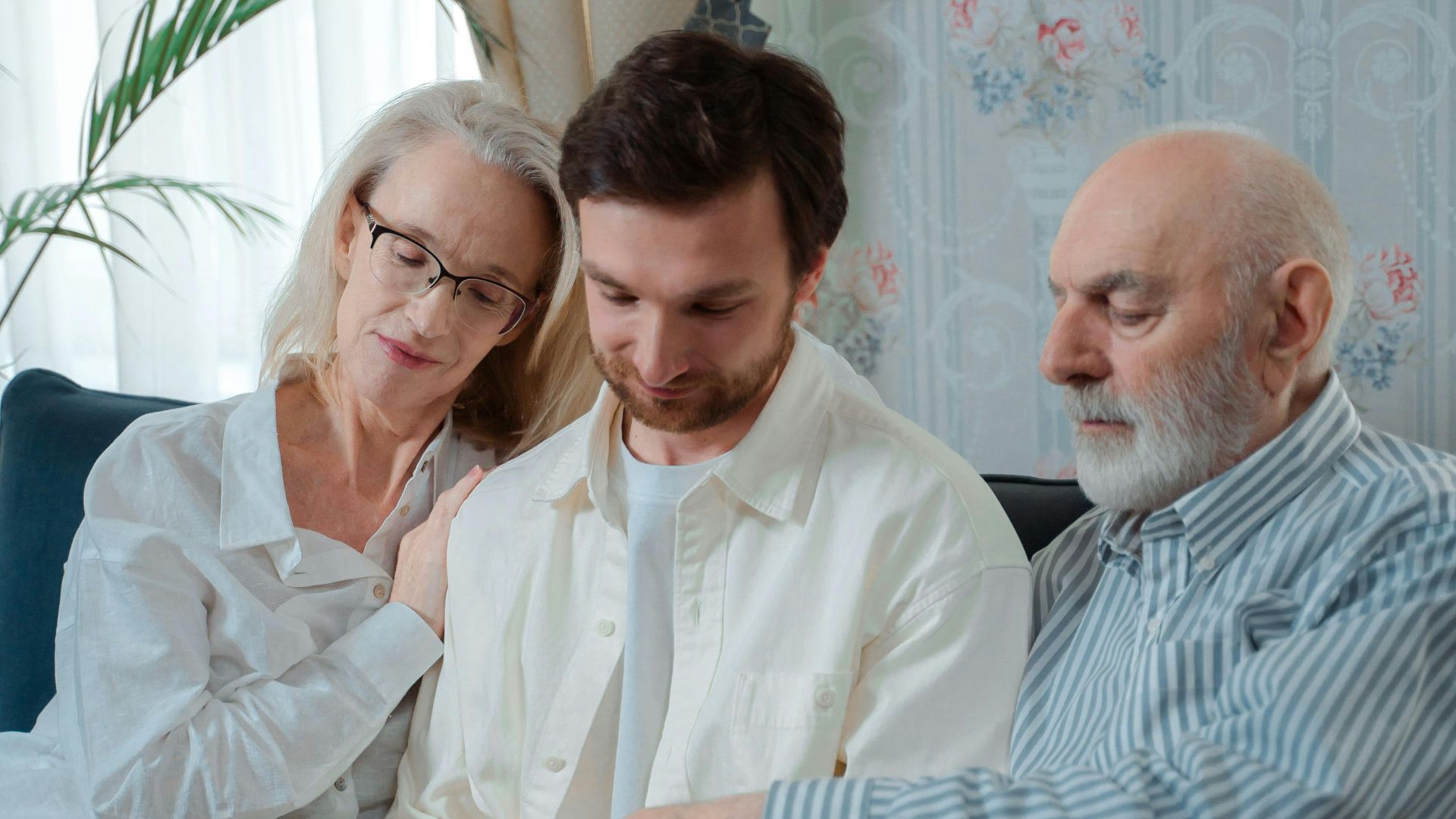 20 Obvious Signs You're Dating An Only Child TheZenParent