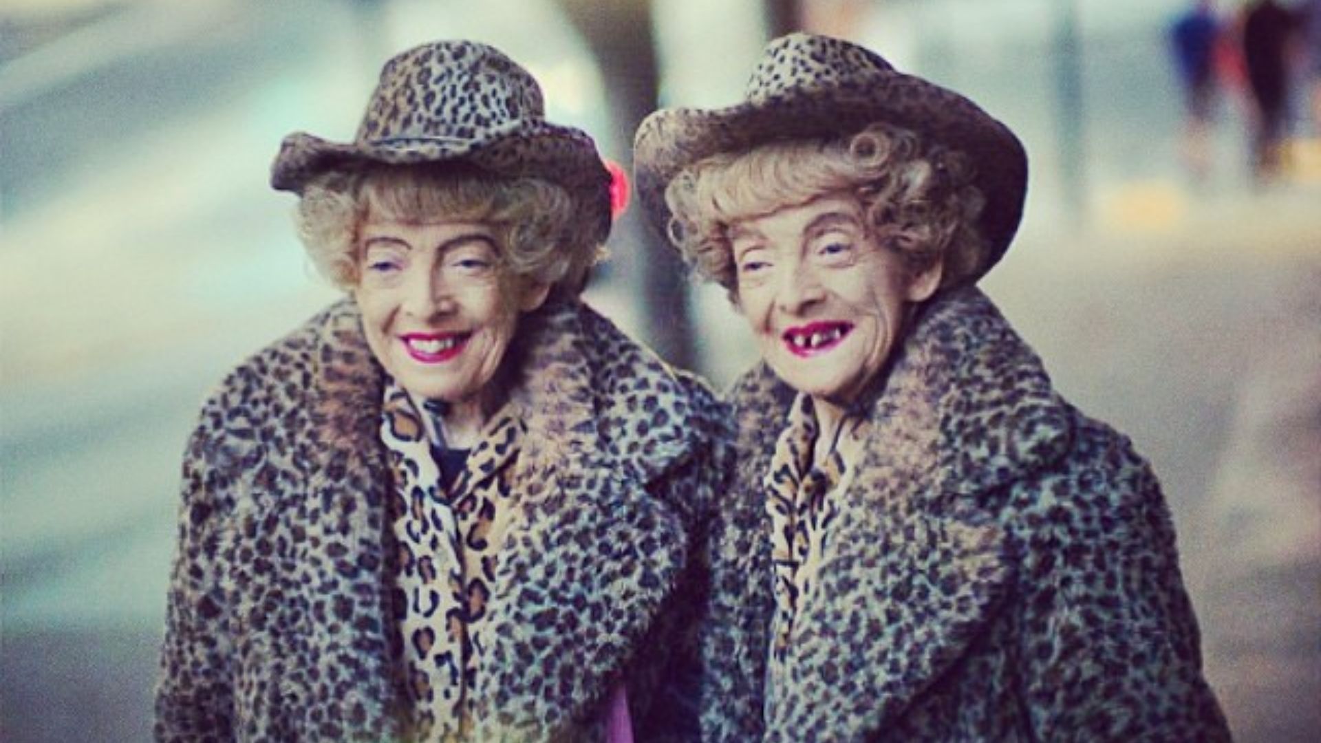 File:Marian and Vivian Brown.jpg