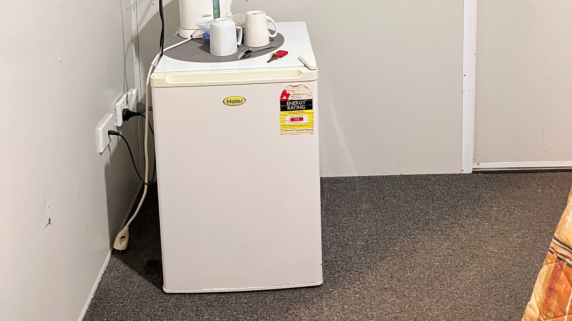 File:Mini size fridge in rooms at Boddington Hotel, WA.jpg