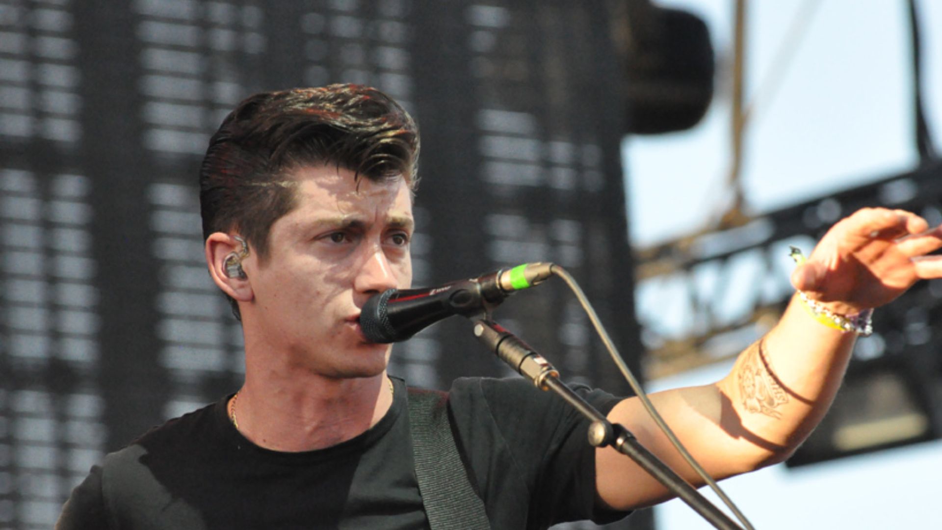 File:ALEX TURNER.jpg