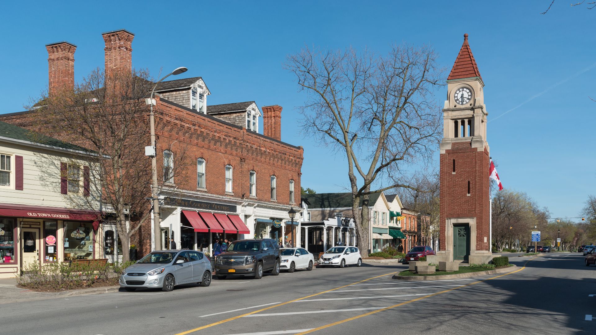 File:Queen St and Clock Tower, Niagara-on-the-Lake 20170418 1.jpg