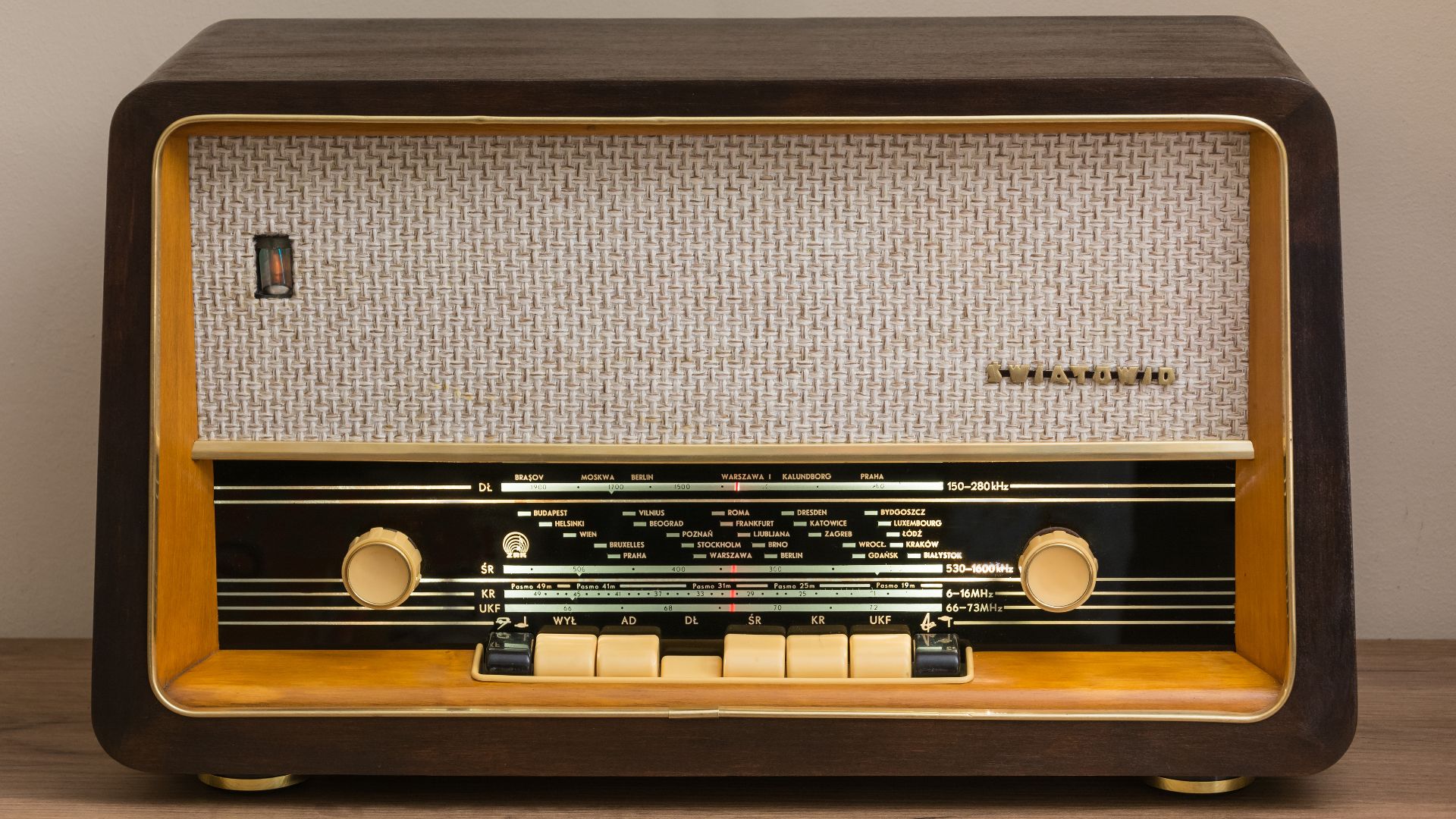 File:2017 Odbiornik radiowy Światowid.jpg