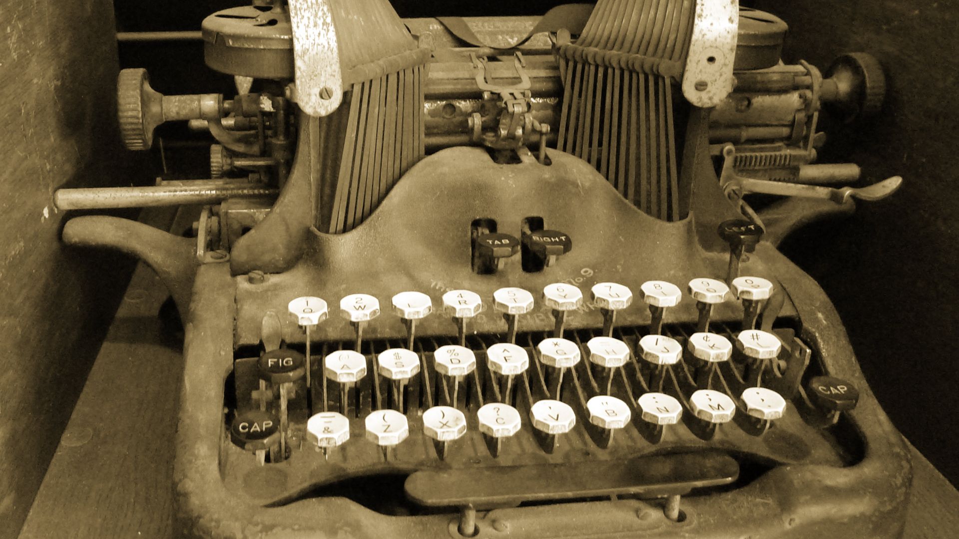 File:Old Fashioned Typewriter.jpg