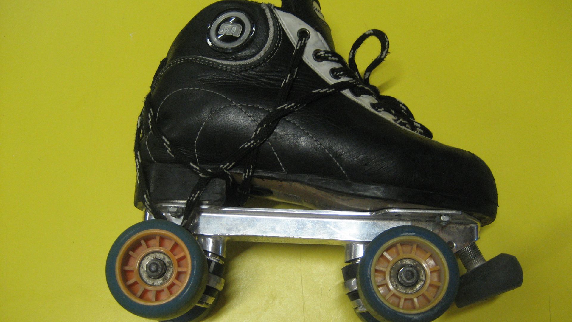 File:Roller-hockey-(Quad)-Skate.jpg