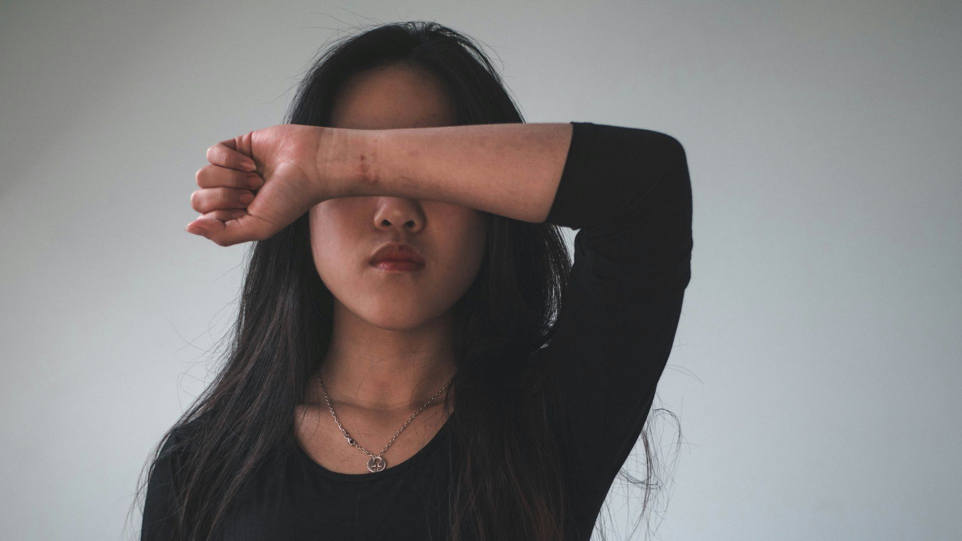 woman in black long sleeve shirt