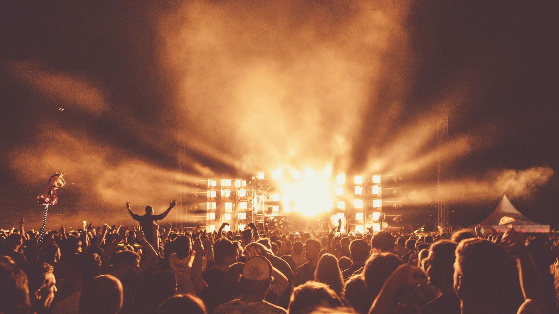 stage light front of audience