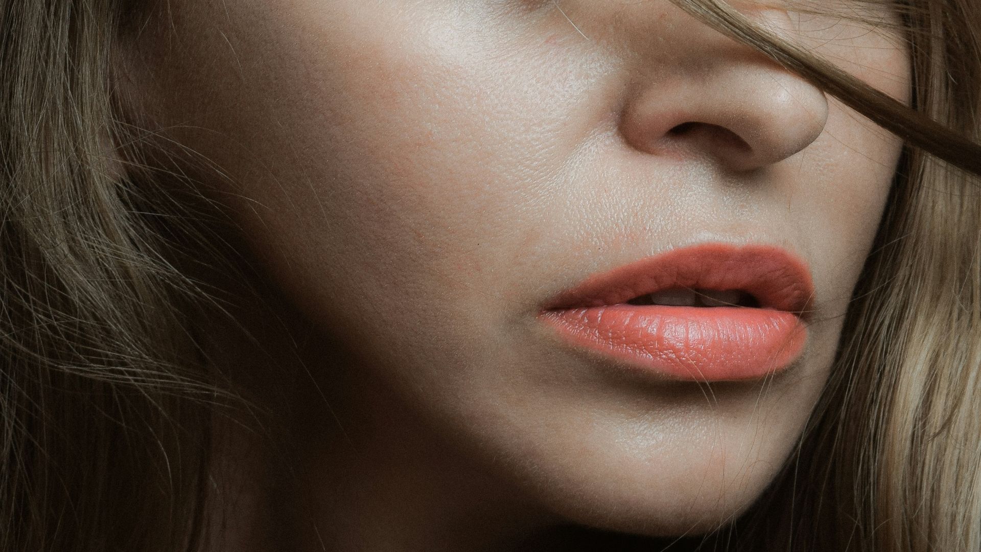 woman with red lipstick and blonde hair