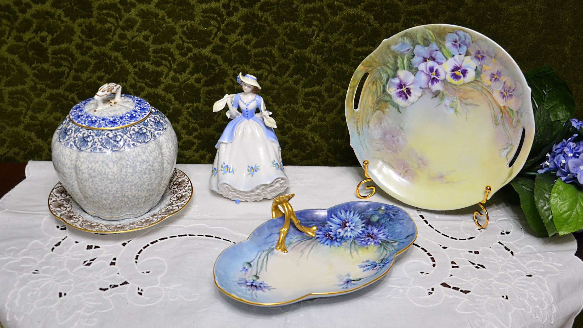 File:Antique Limoges and European hand painted porcelain with blue flowers 03.jpg