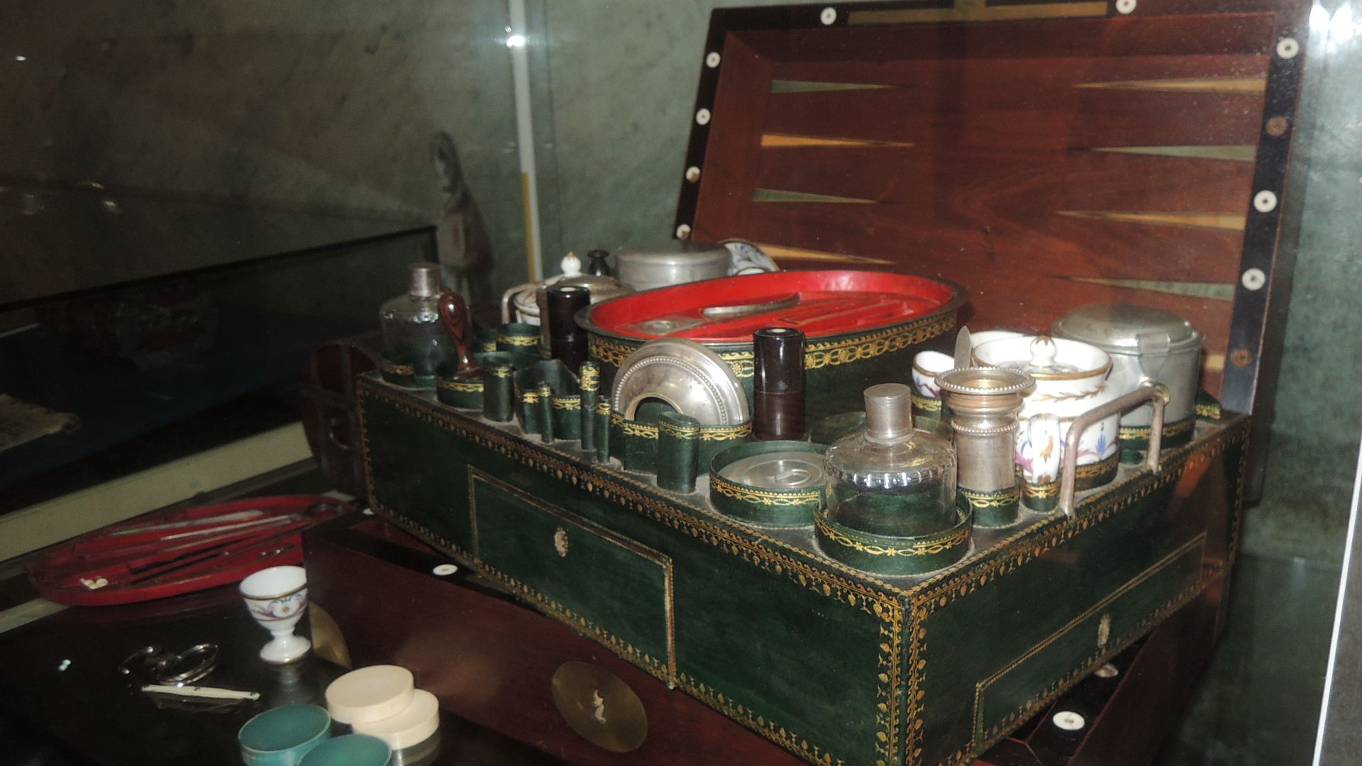 File:Traveling box (1810s, GIM) 01 by shakko.jpg