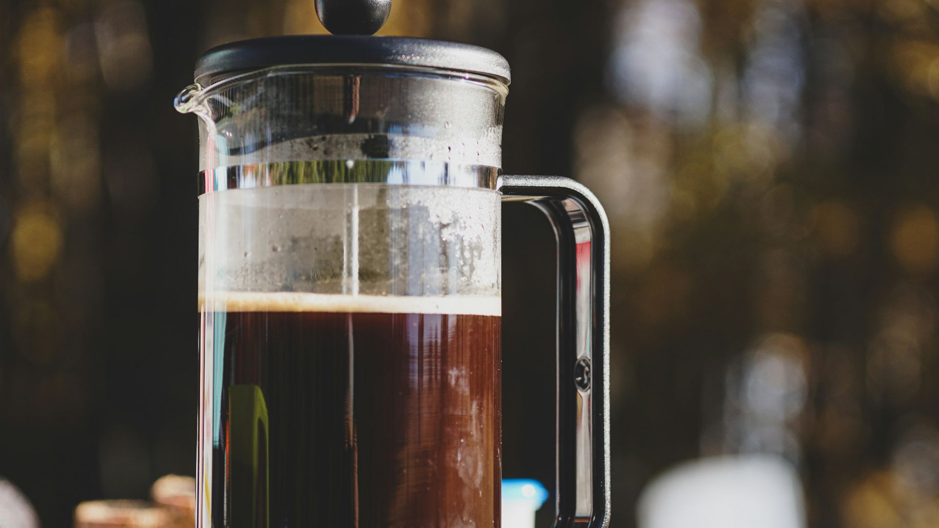 a pitcher of liquid sitting on top of a table