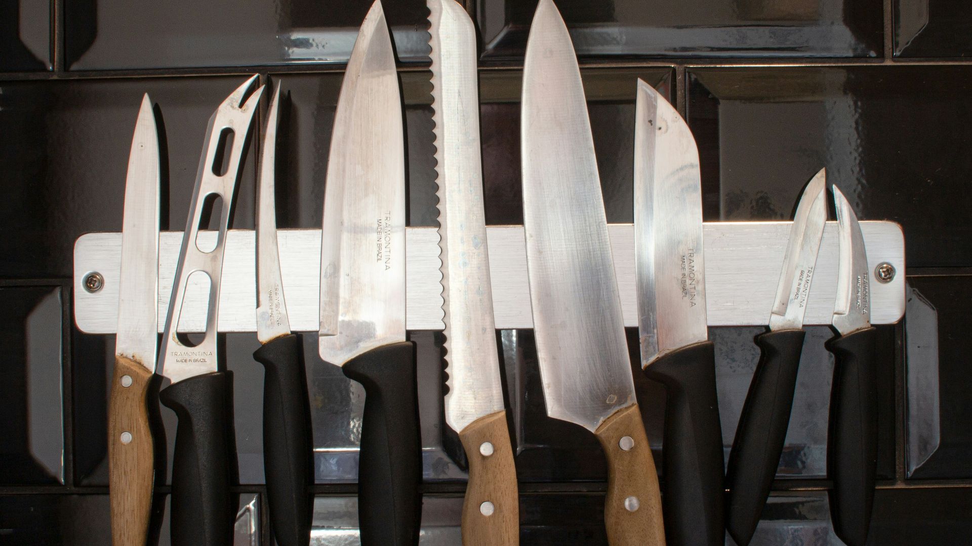 black and brown handled kitchen knives