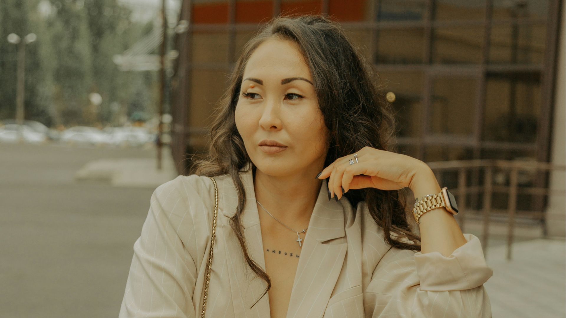 a woman leaning on a rail next to a building