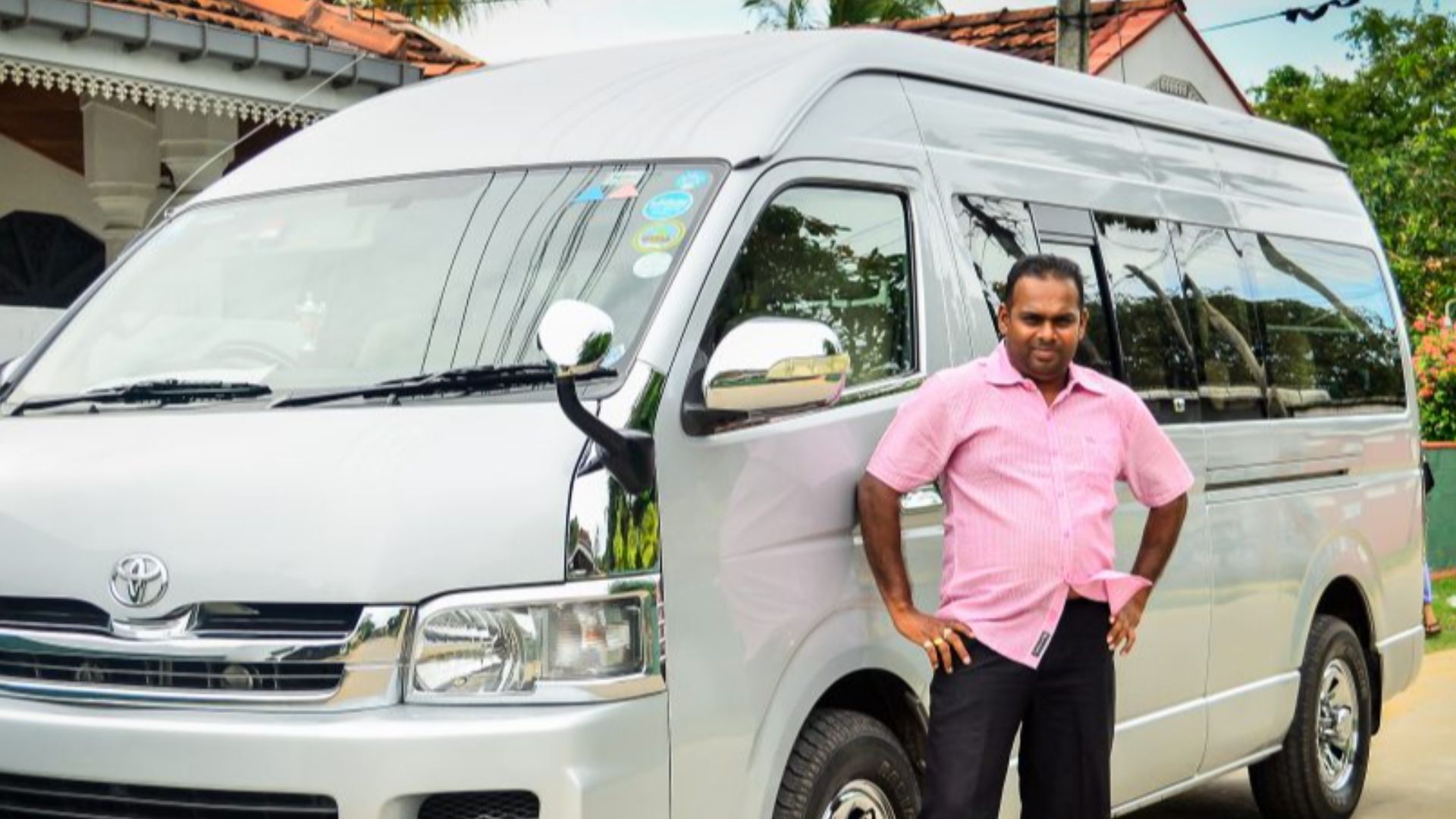 File:Roshan Travel Agent Sri Lanka.jpg