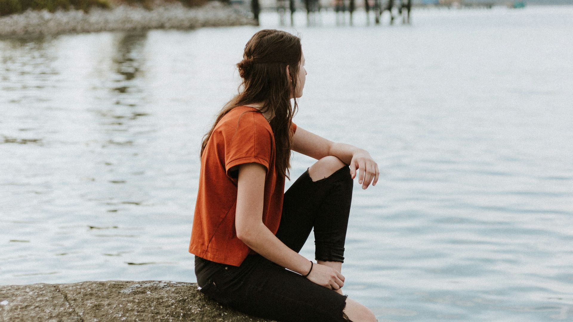 women's orange t-shirt