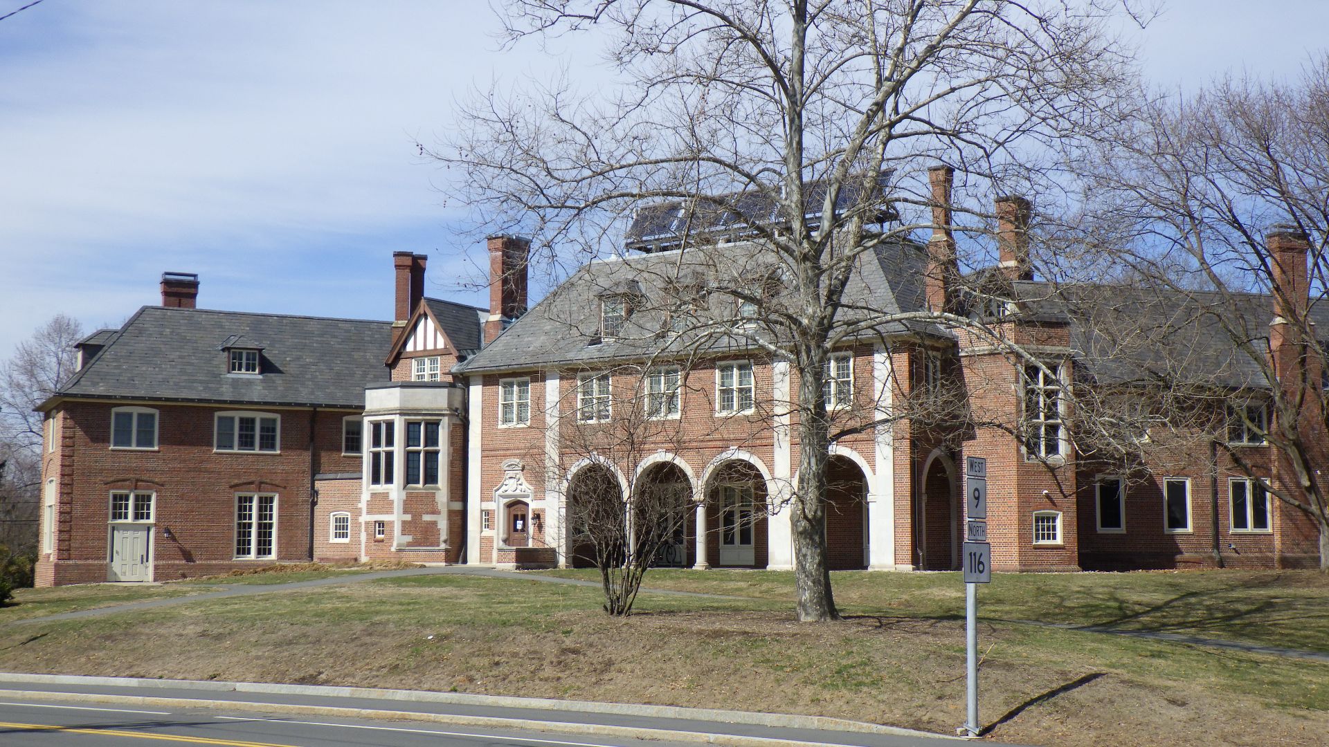 File:English Renaissance Revival - Amherst, MA - Amherst College (Alpha Chi Chapter of Phi Gam) (1).jpg