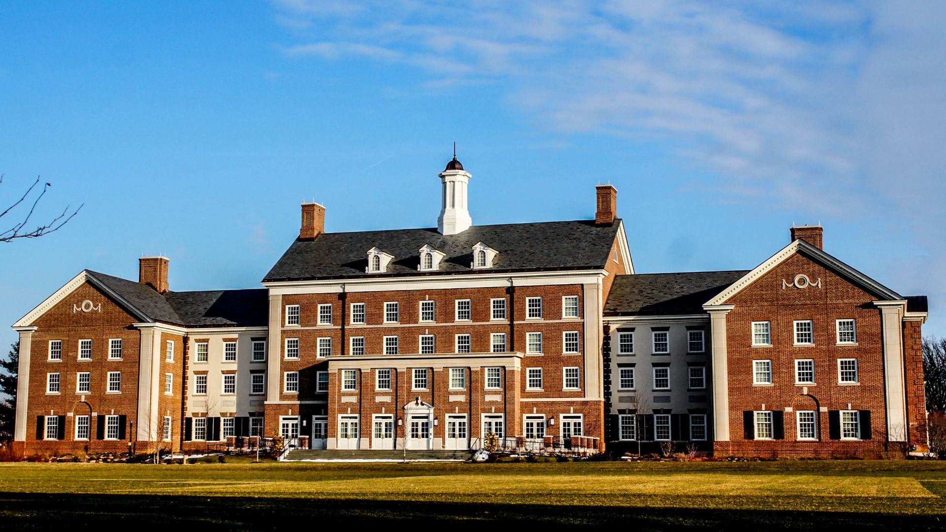 File:FnM NewCollegeHouse.jpg