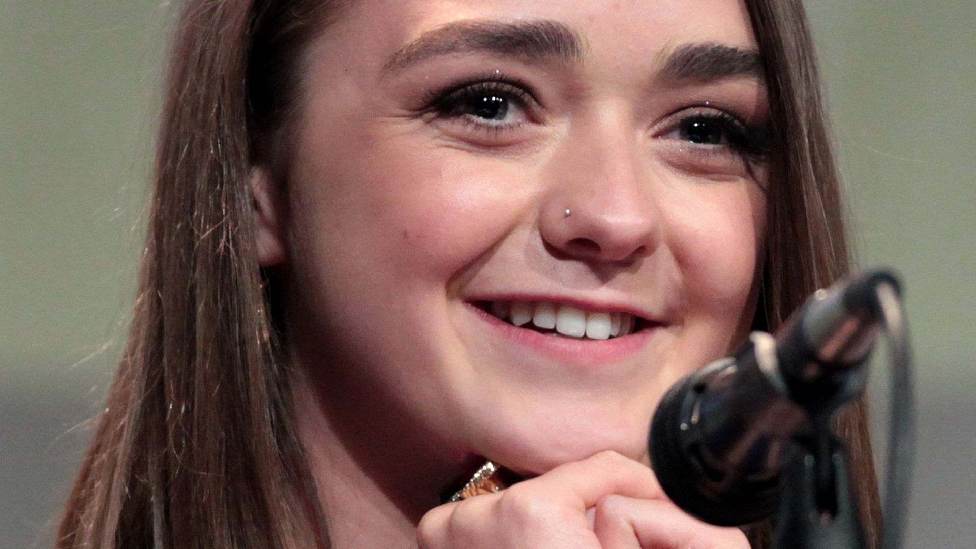 File:Maisie Williams by Gage Skidmore 2.jpg - Wikimedia Commons