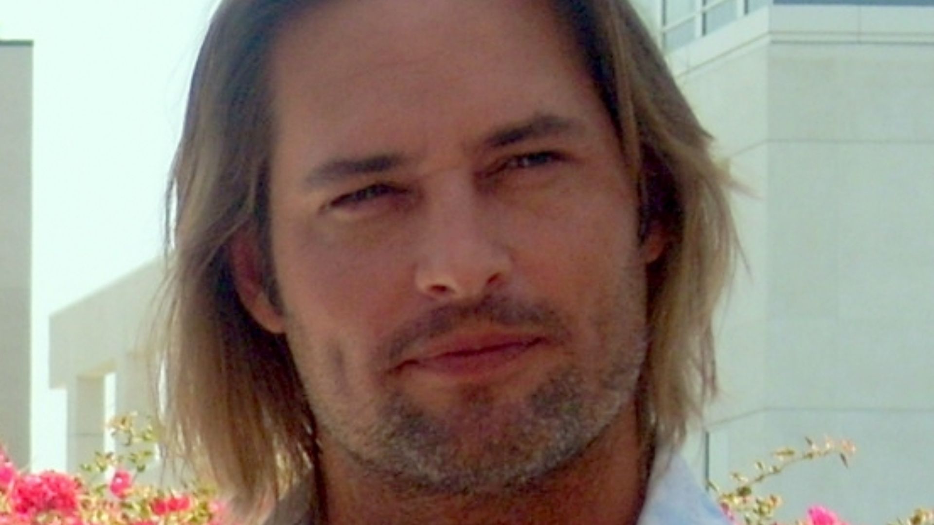 Файл:Josh Holloway Comic-Con cropped.jpg — Википедия