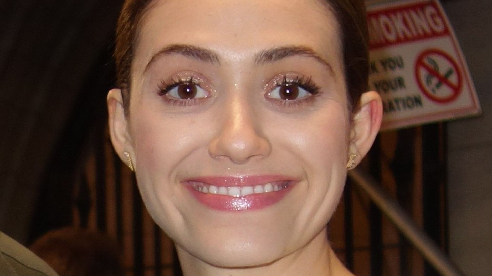 File:Emmy Rossum (24341757766) (cropped).jpg - Wikimedia Commons