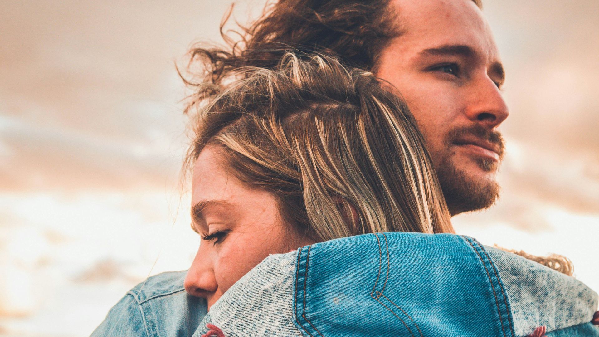 selective focus photography of couple hugging