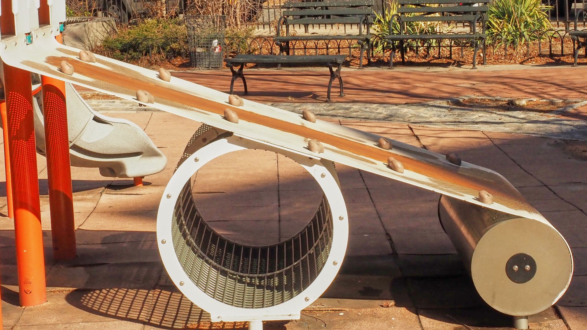 File:Printer's Park Metal Play Structure Ramp.jpg