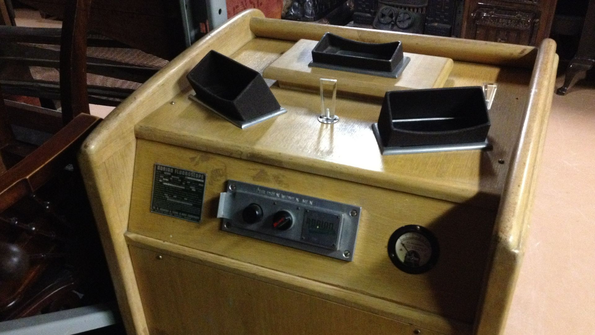 File:Adrian Fluoroscope operating controls.jg.jpg