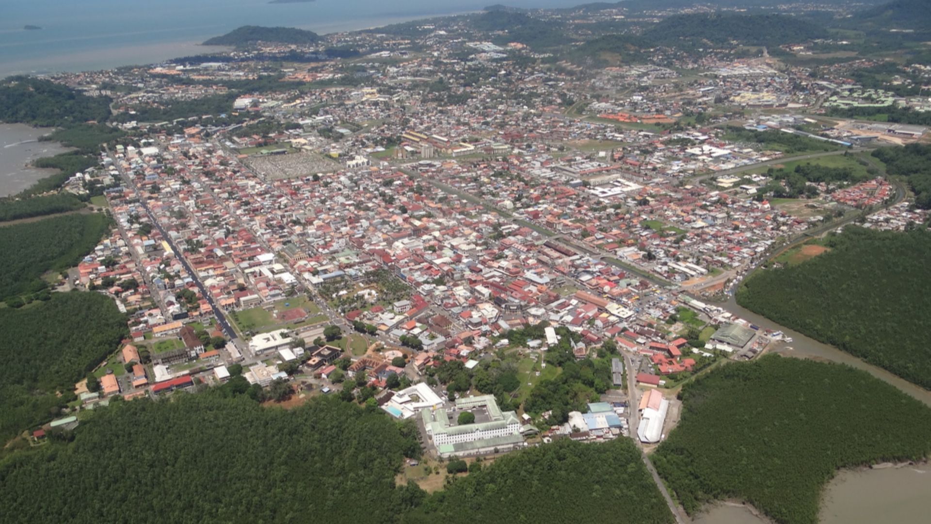File:Cayenne city (8525272038).jpg