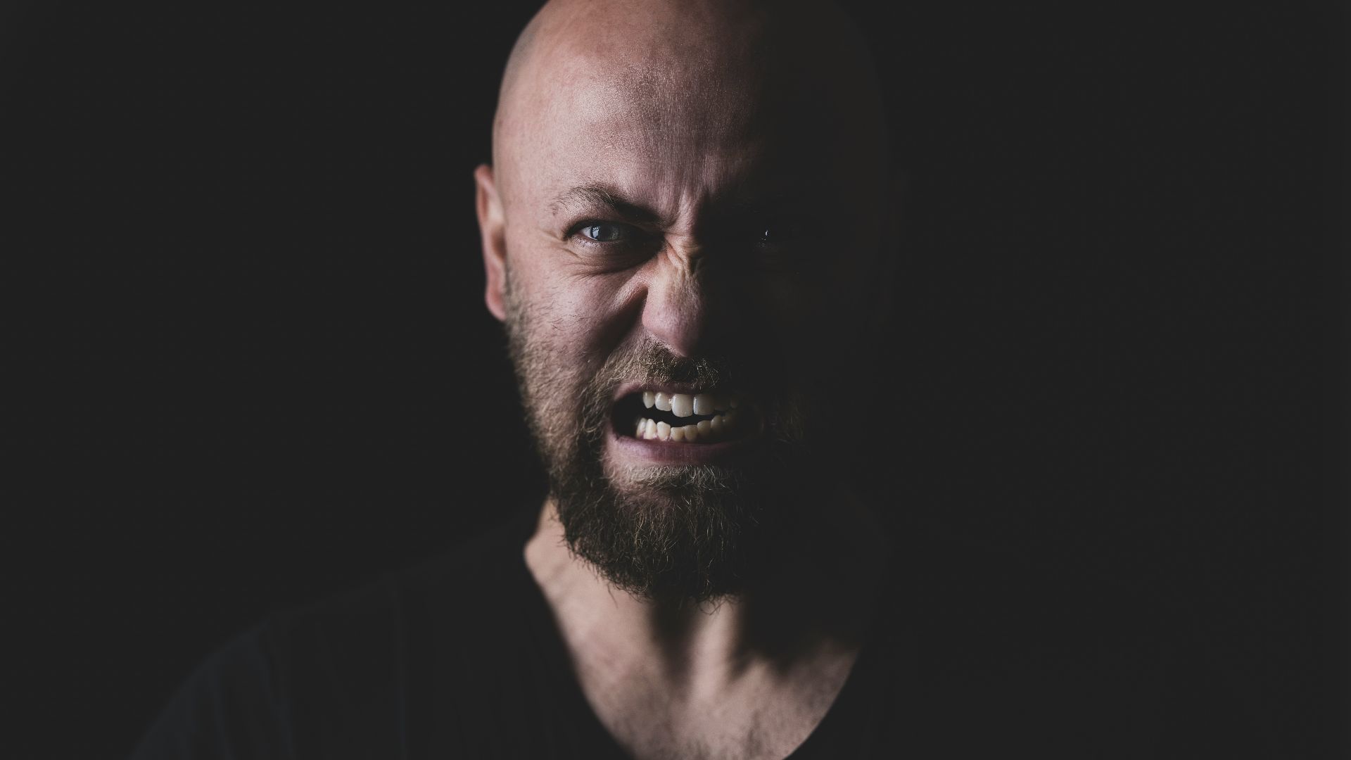 man in black crew neck shirt