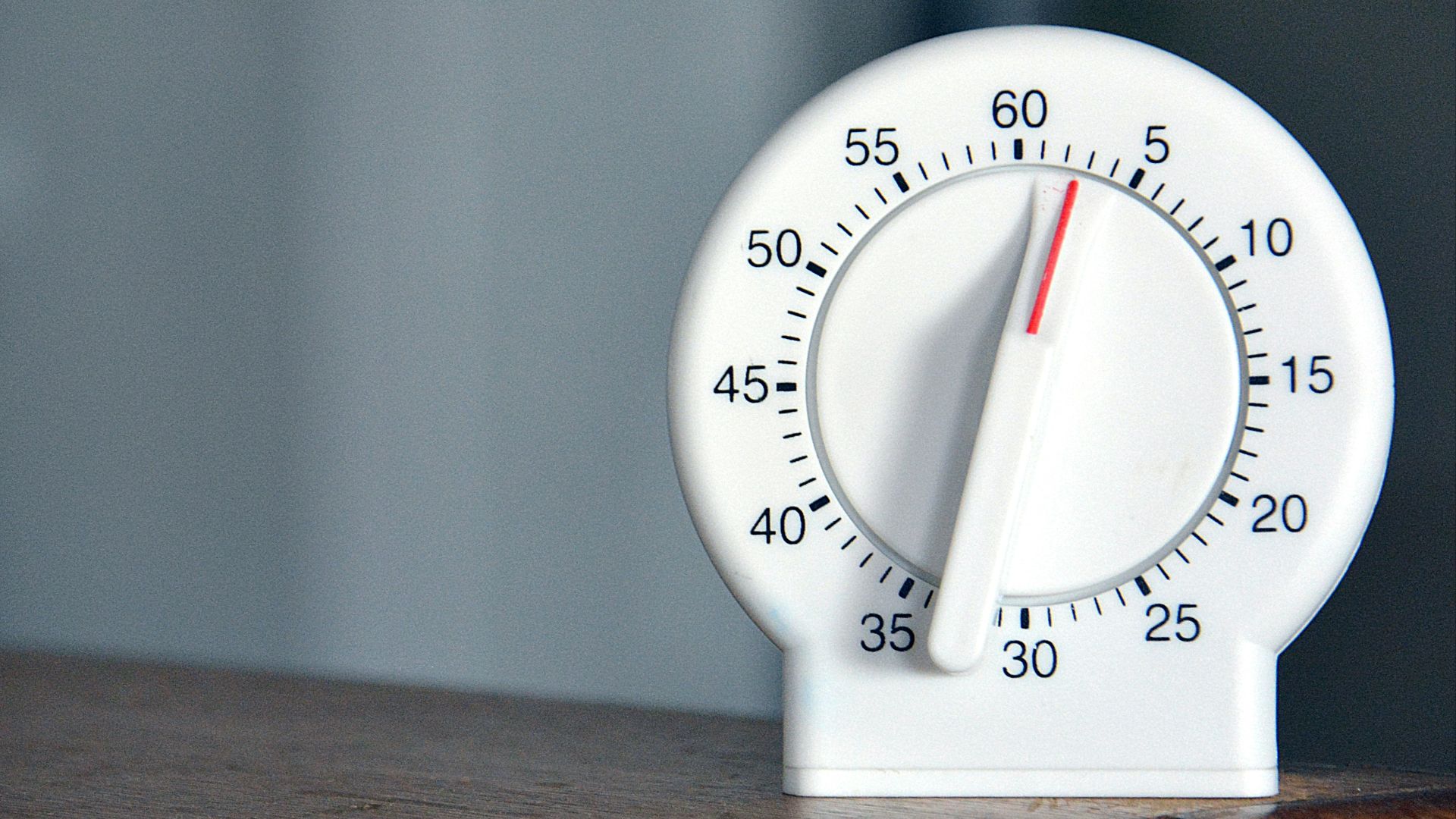 black and white analog egg timer