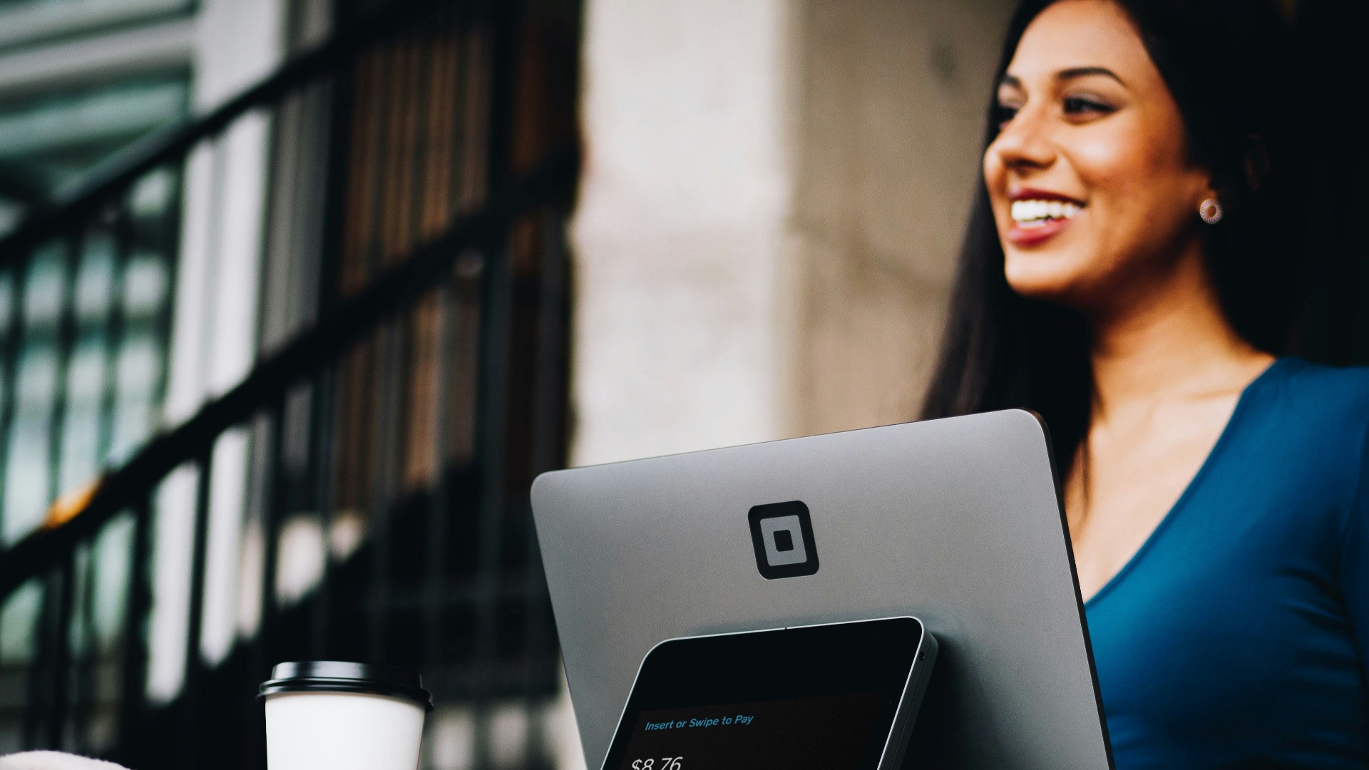 gray computer monitor