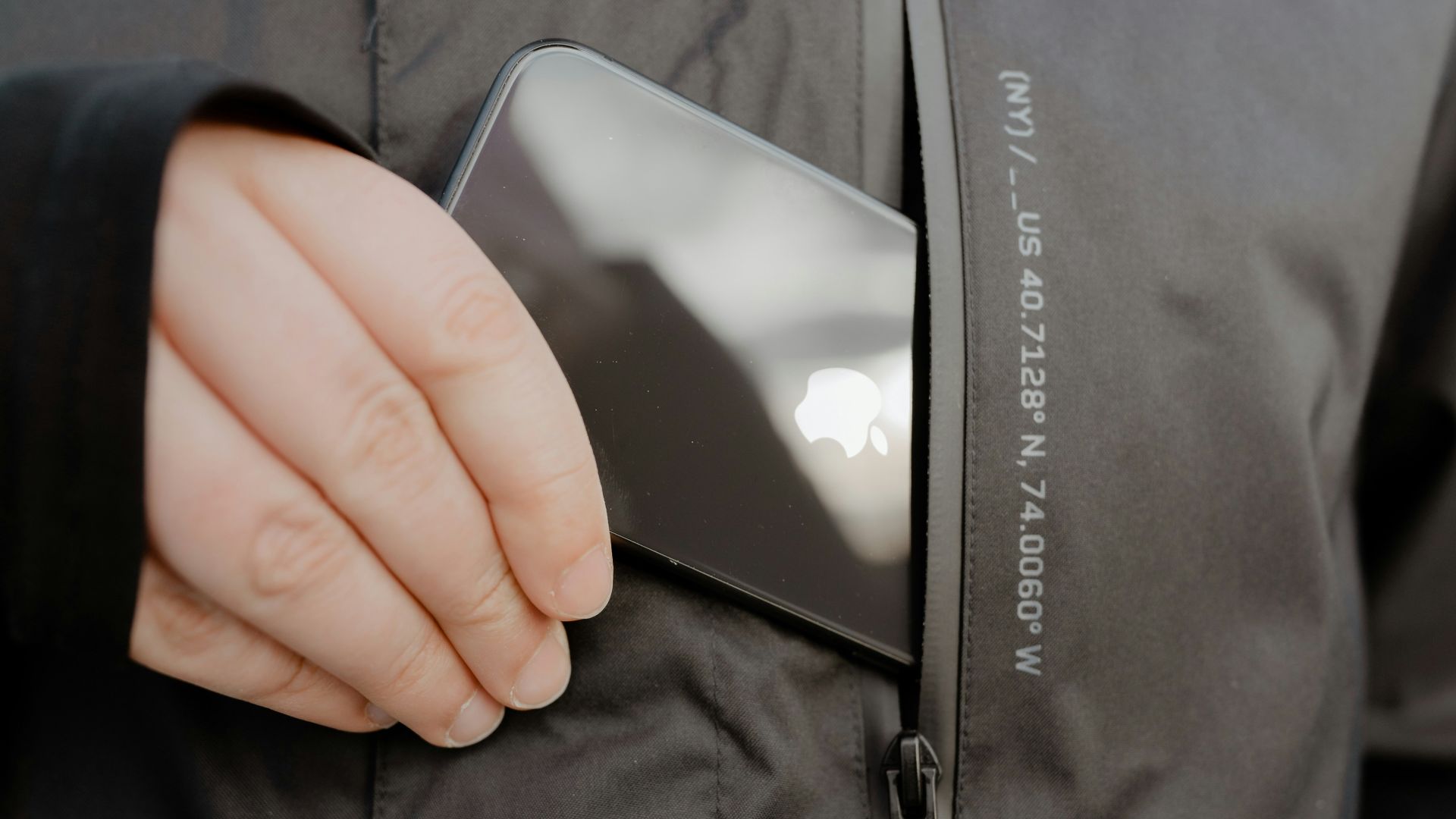 black and silver iphone 5 s