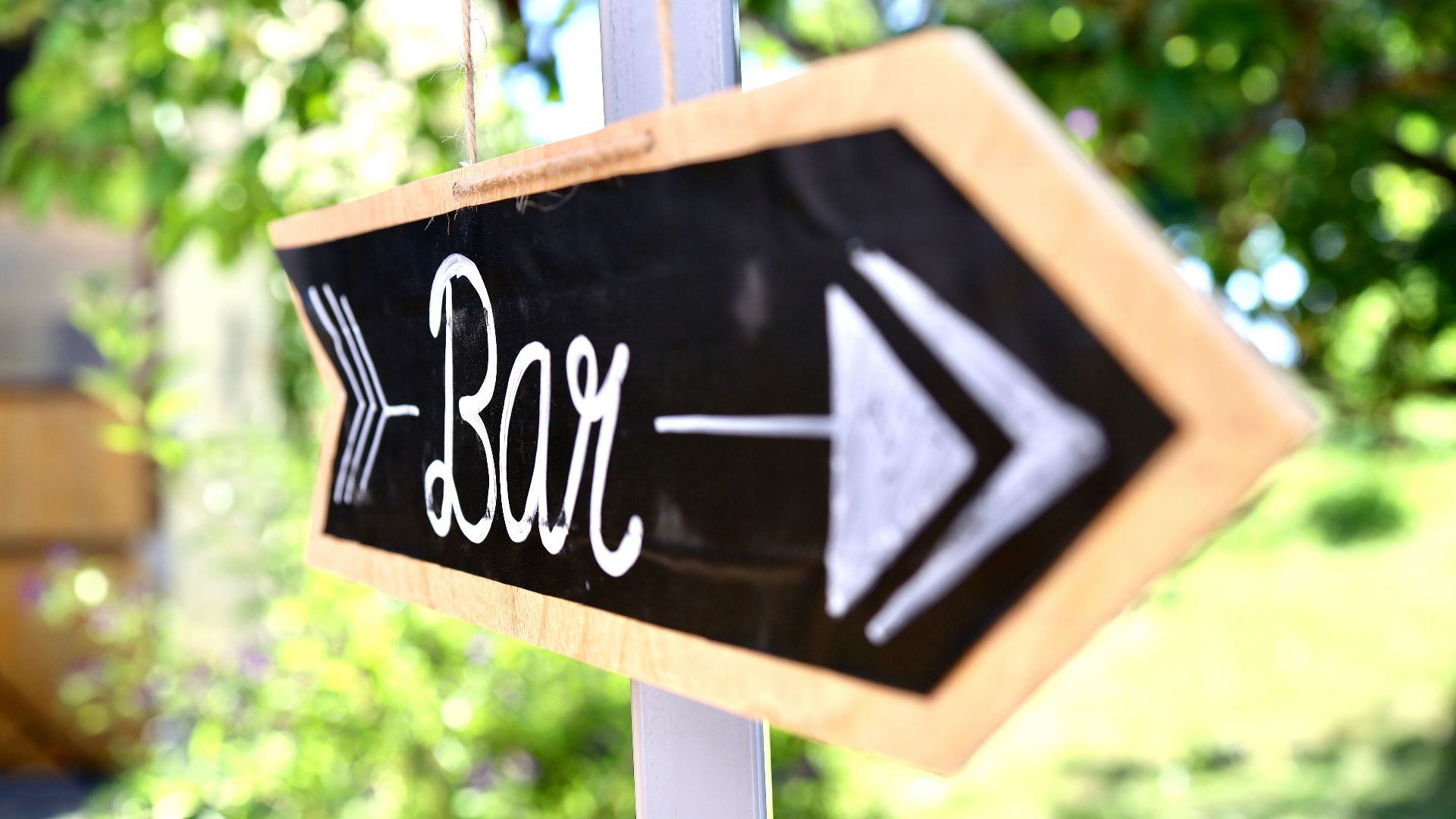 black and white arrow sign