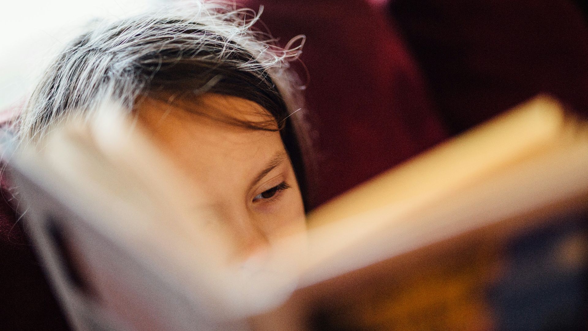 selective focus photography of girl