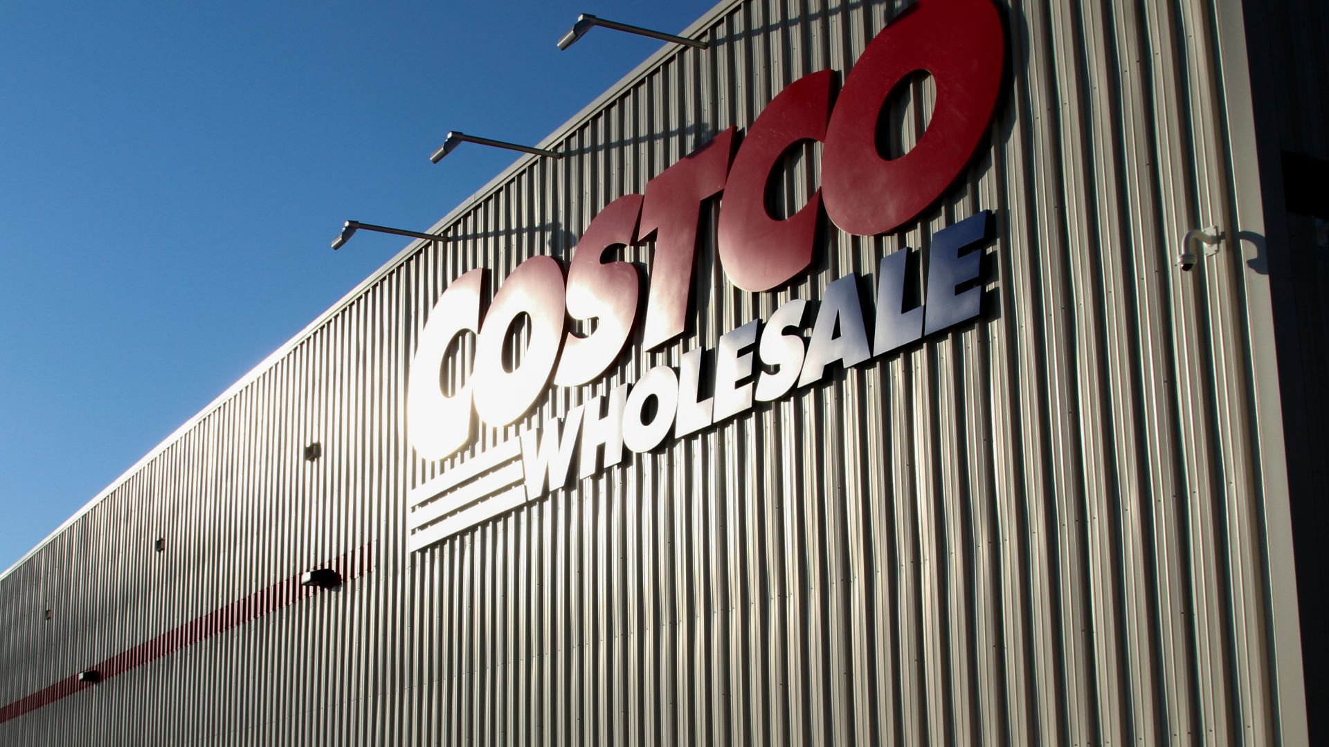 a building that has a sign on the side of it