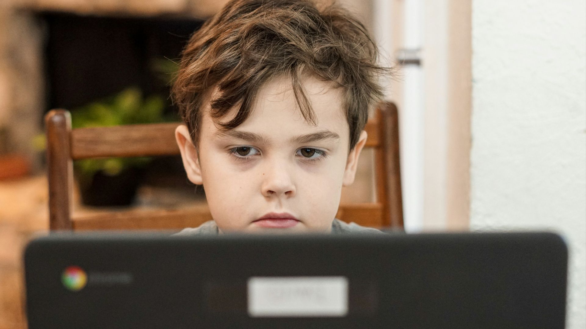 boy in black crew neck shirt