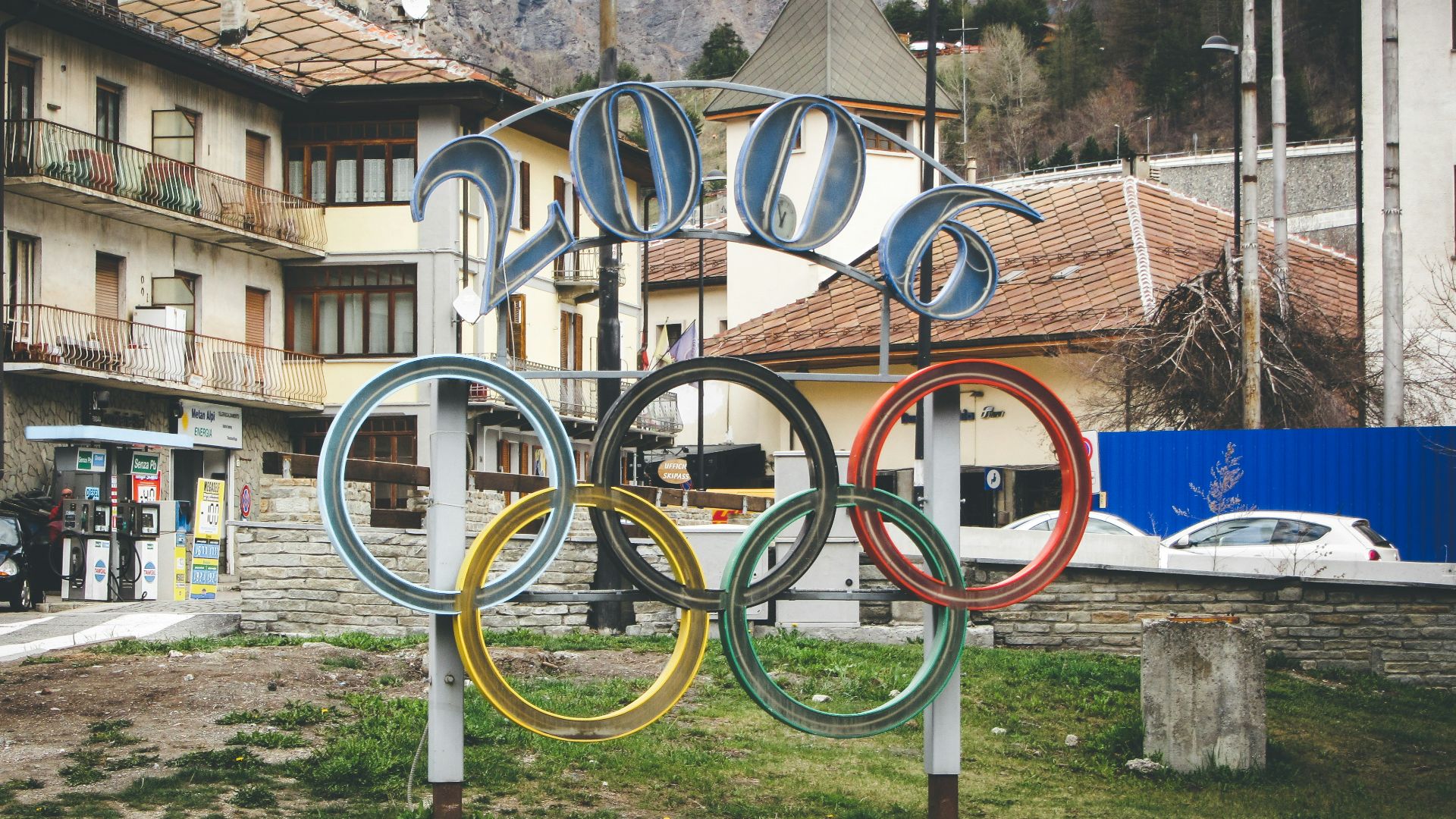 Olympic rings monument with year 2006