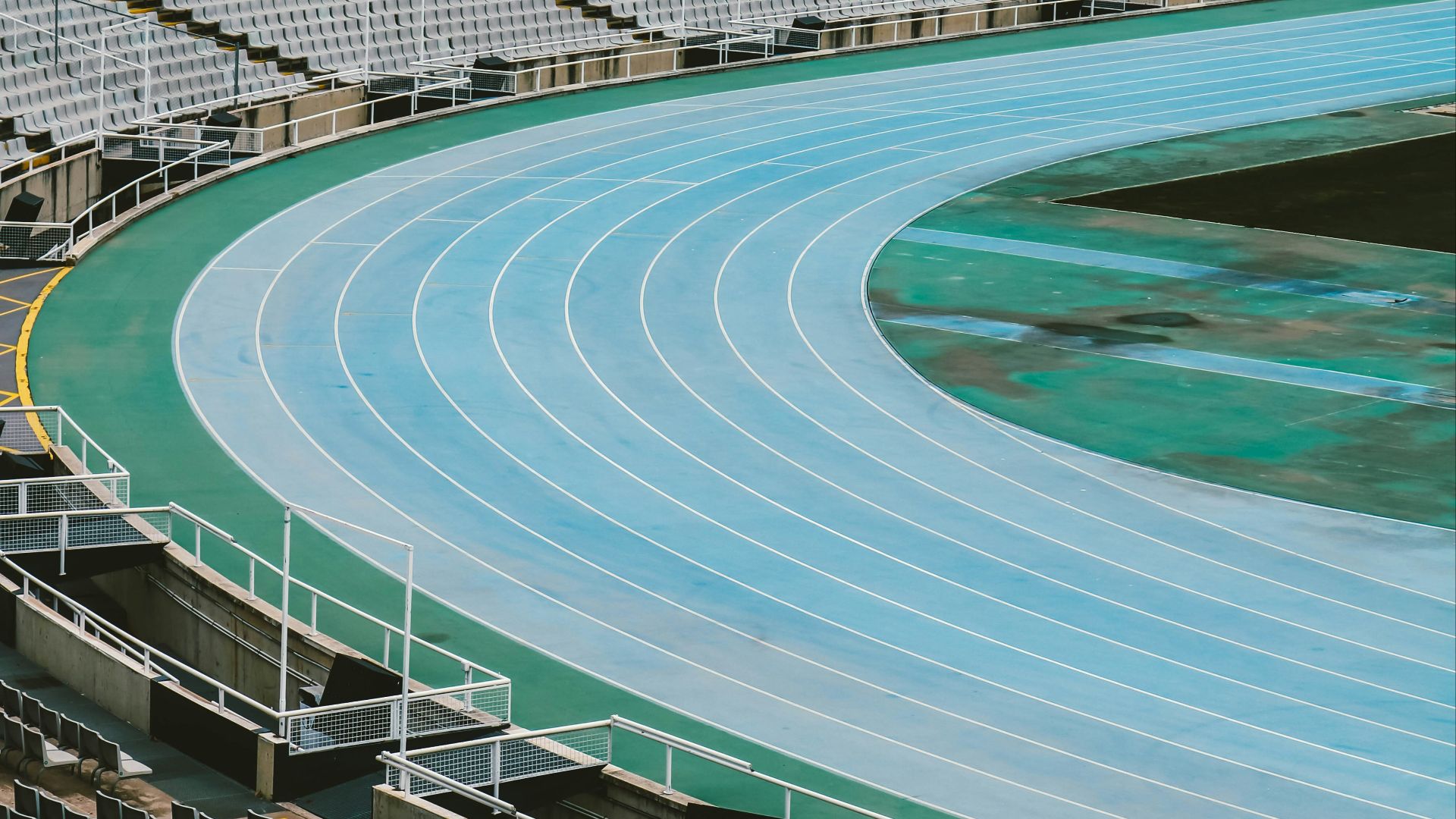green and white track n field stadium