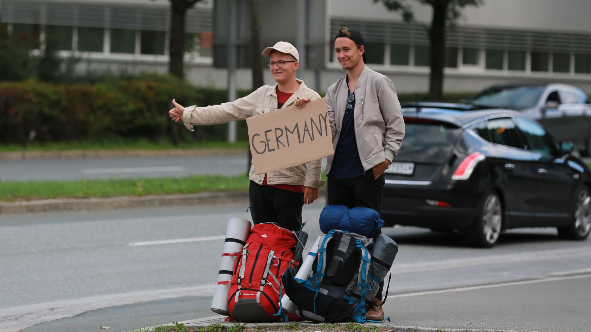 File:Hitchhiking in Innsbruck (BT0A9140).jpg